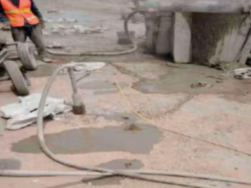 永发镇水泥混凝土路面板底注浆技术 路面脱空注浆整治方案